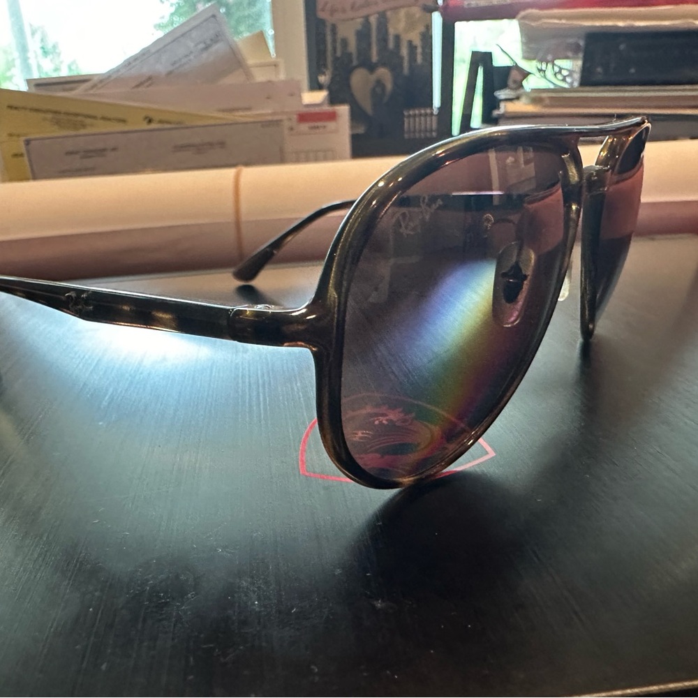 Like new ray ban RB4320CH CHROMANCE sunglasses.